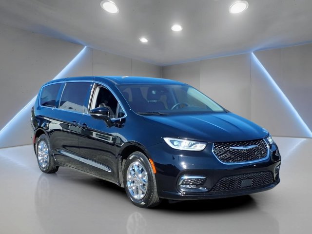 Used 2024 Chrysler Pacifica Touring-L