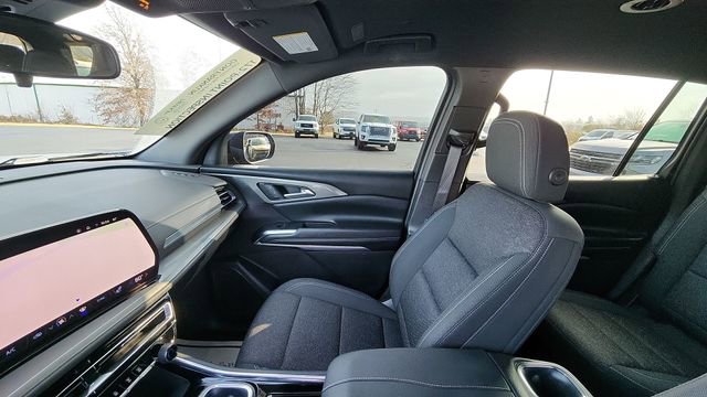 Used 2024 Chevrolet Traverse LT image 11