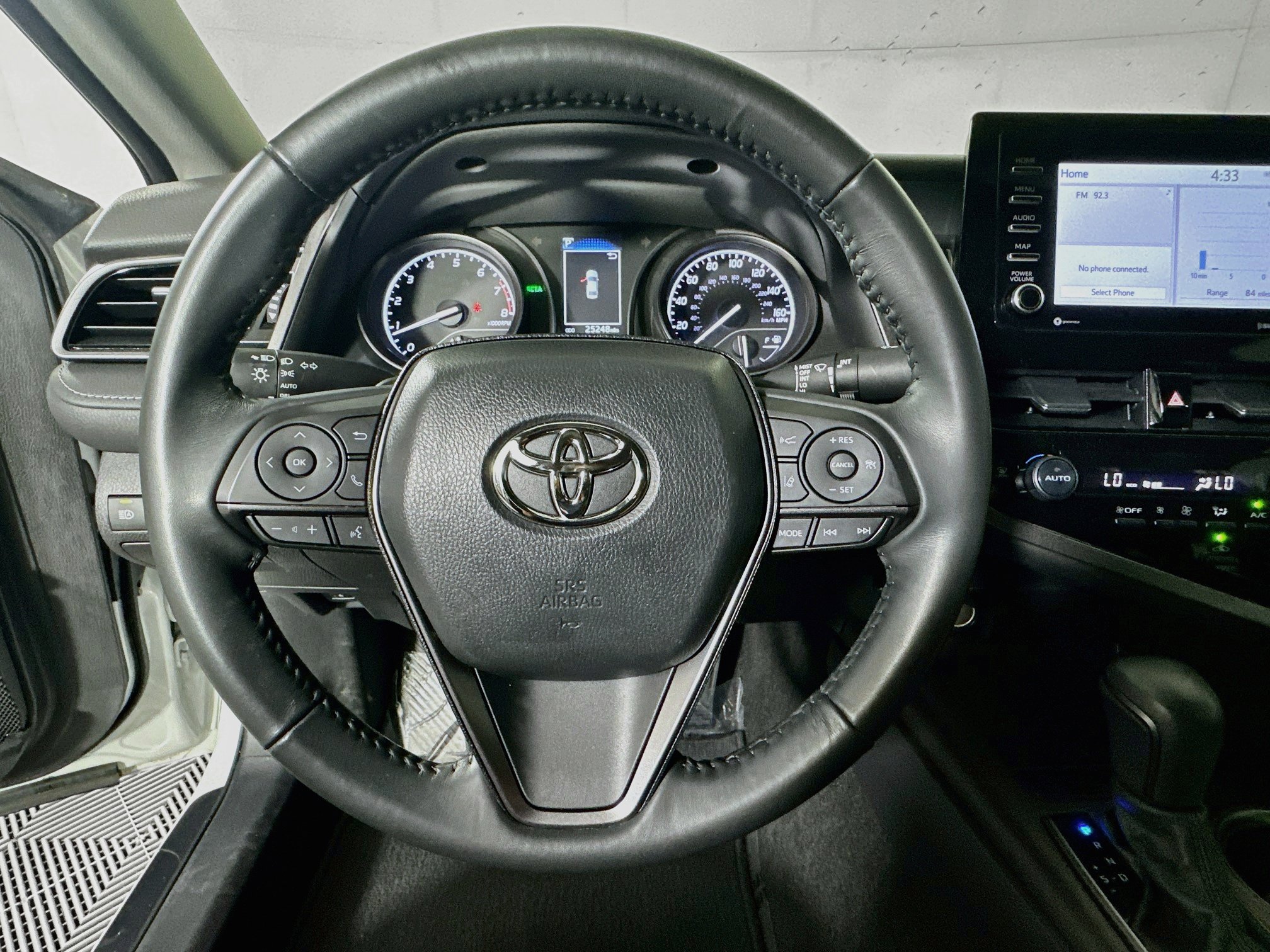Used 2024 Toyota Camry SE w/ Convenience Package FWD image 15