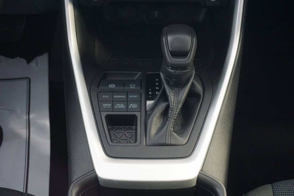 Certified 2022 Toyota RAV4 LE image 29