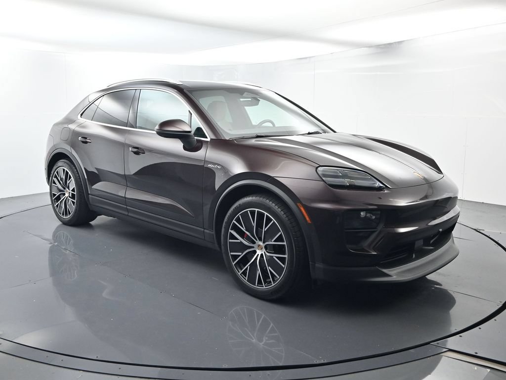 Certified 2025 Porsche Macan 4S Electric AWD/4WD image 17