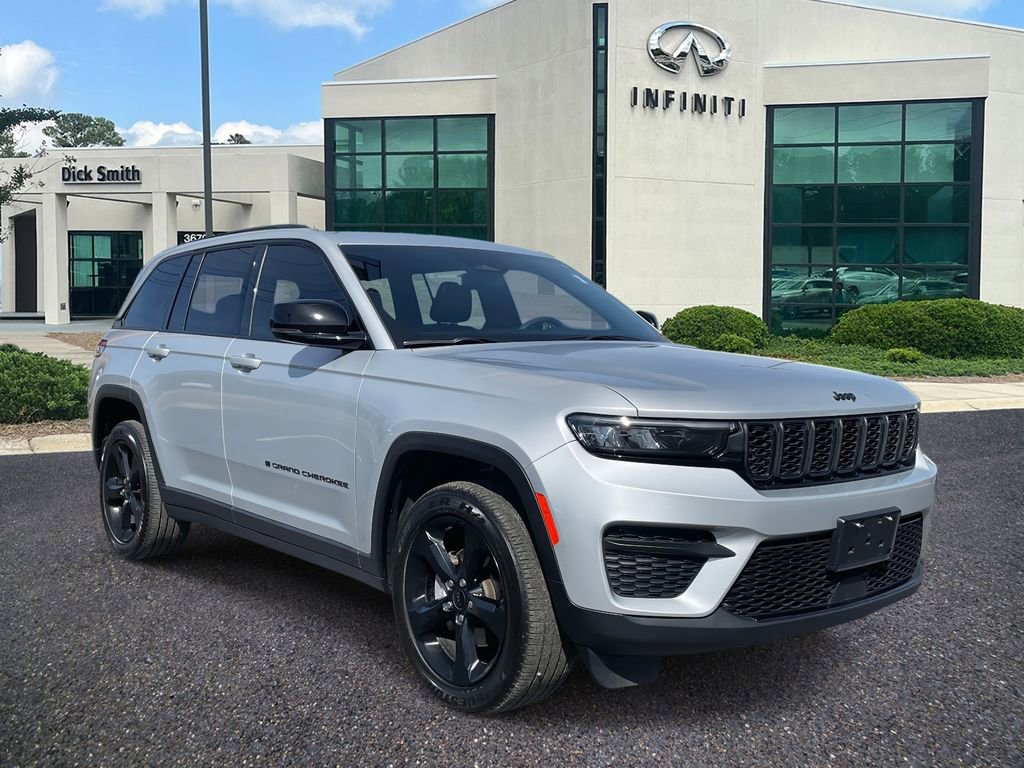 Used 2023 Jeep Grand Cherokee Altitude