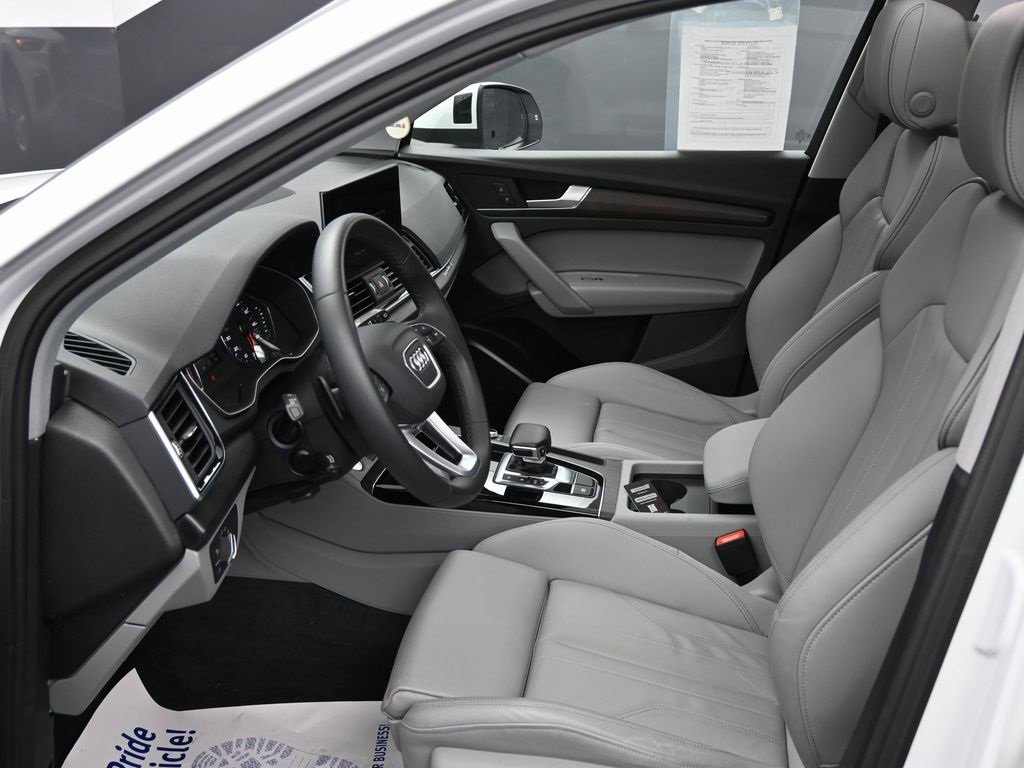 Used 2024 Audi Q5 2.0T Premium w/ Convenience Package image 16