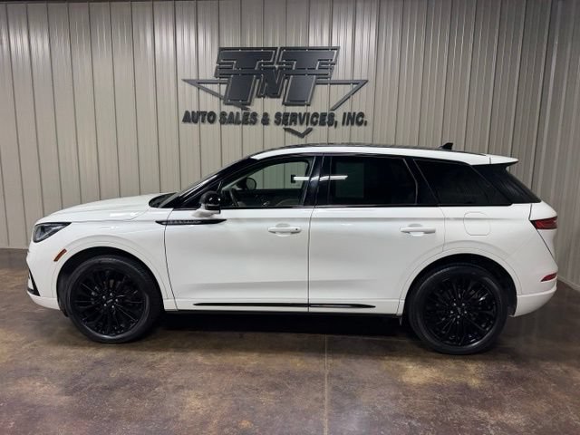 Used 2024 Lincoln Corsair AWD w/ Equipment Group 101A image 3