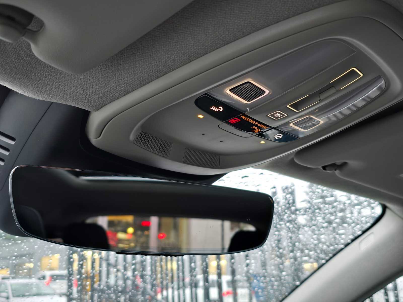 Certified 2025 Volvo XC40 B5 Plus image 28