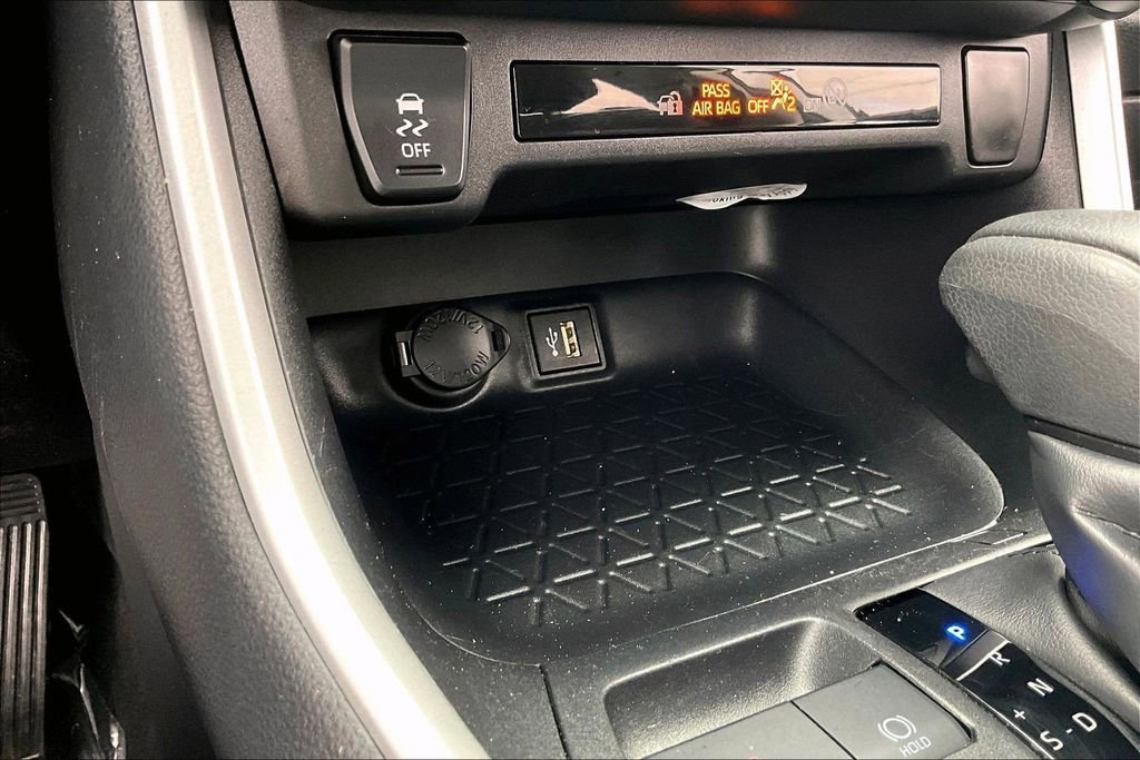 Used 2025 Toyota RAV4 XLE image 32