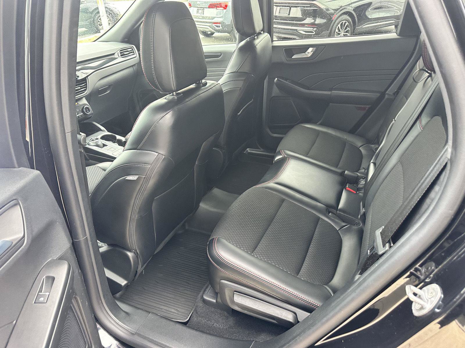 Used 2025 Ford Escape ST-Line Select AWD/4WD image 18