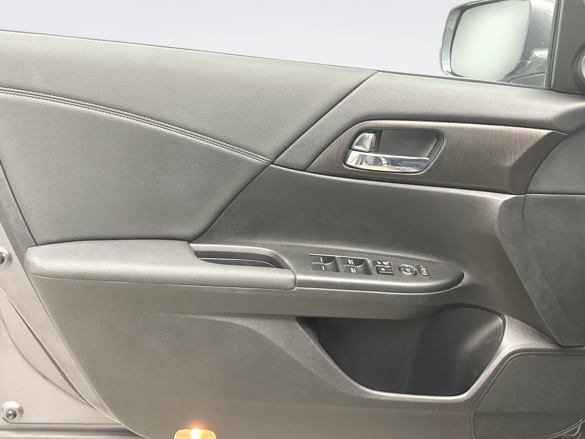 Used 2015 Honda Accord Hybrid Sedan image 9