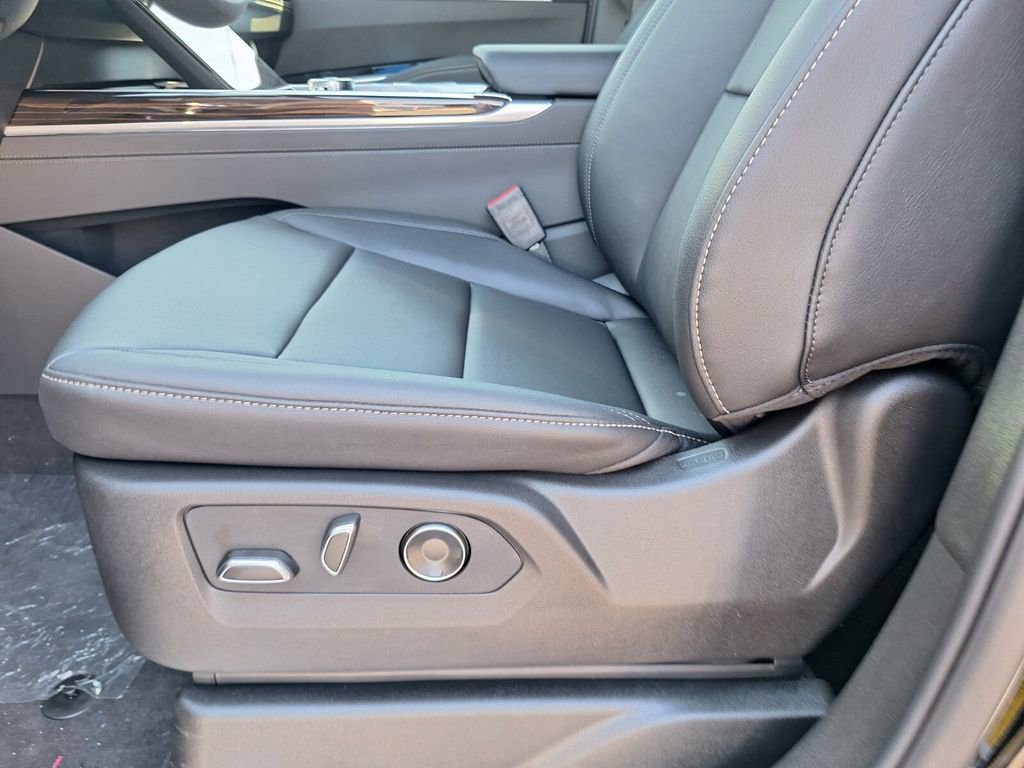 New 2026 Cadillac Escalade 2WD w/ LPO, Floor Liner Package image 28