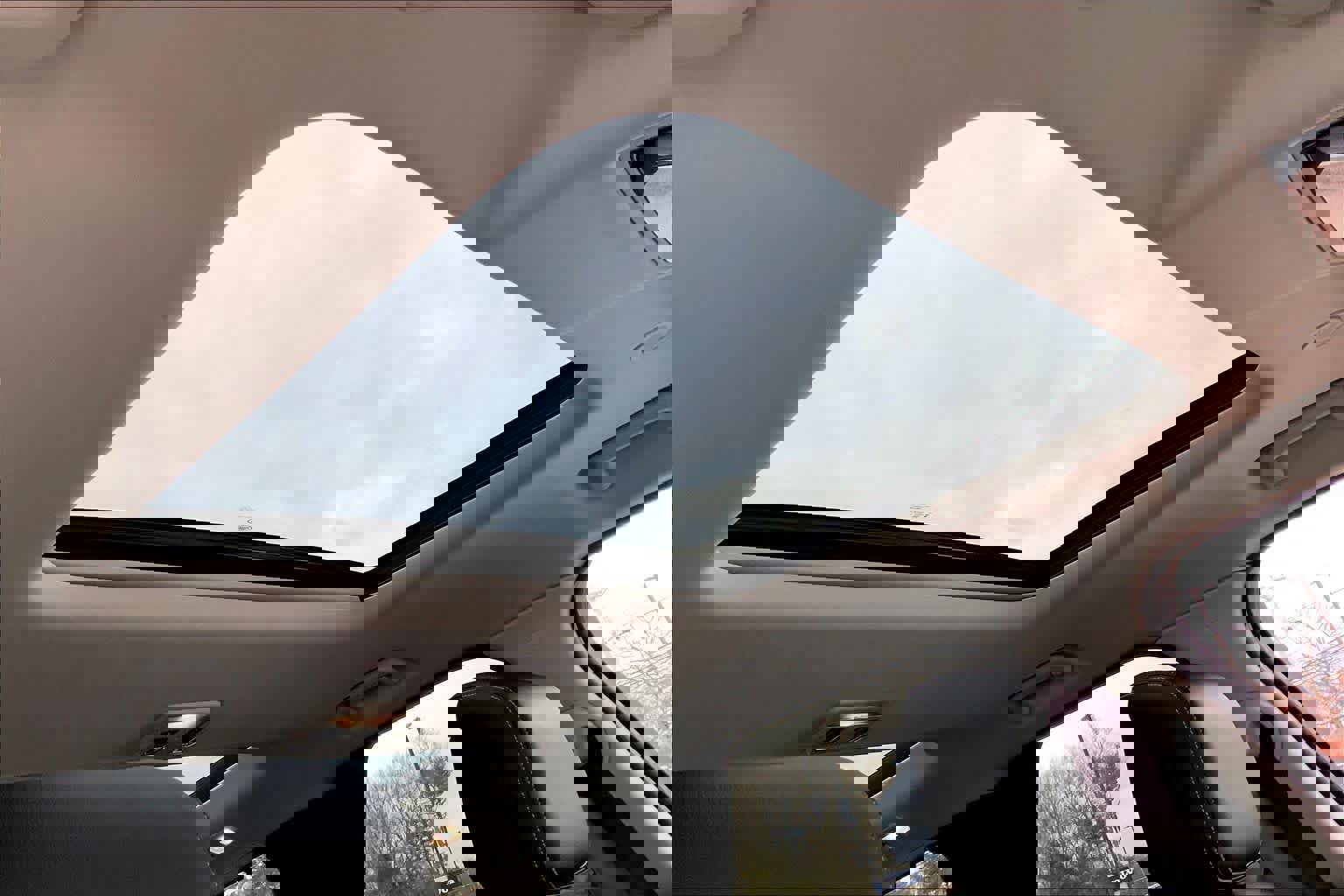 Used 2024 Land Rover Discovery S image 13