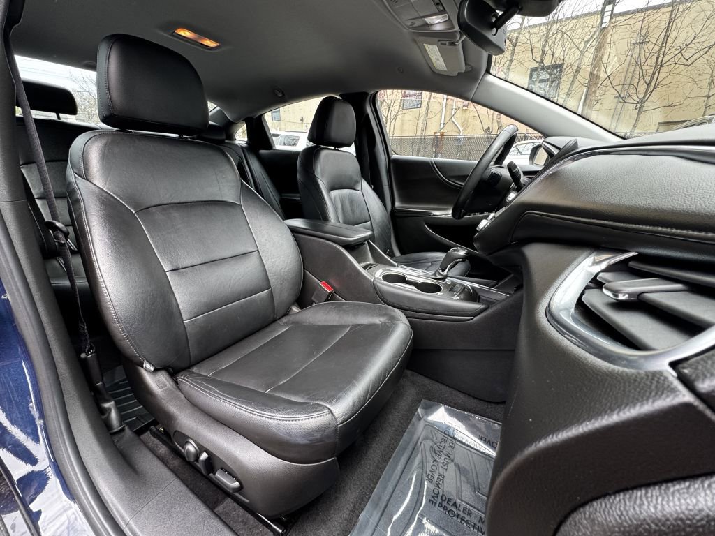 Used 2016 Chevrolet Malibu LT w/ Leather Package FWD image 19