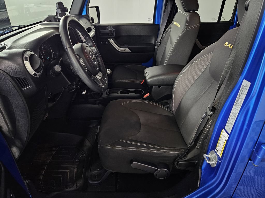 Used 2015 Jeep Wrangler Unlimited Sahara w/ Dual Top Group AWD/4WD image 22