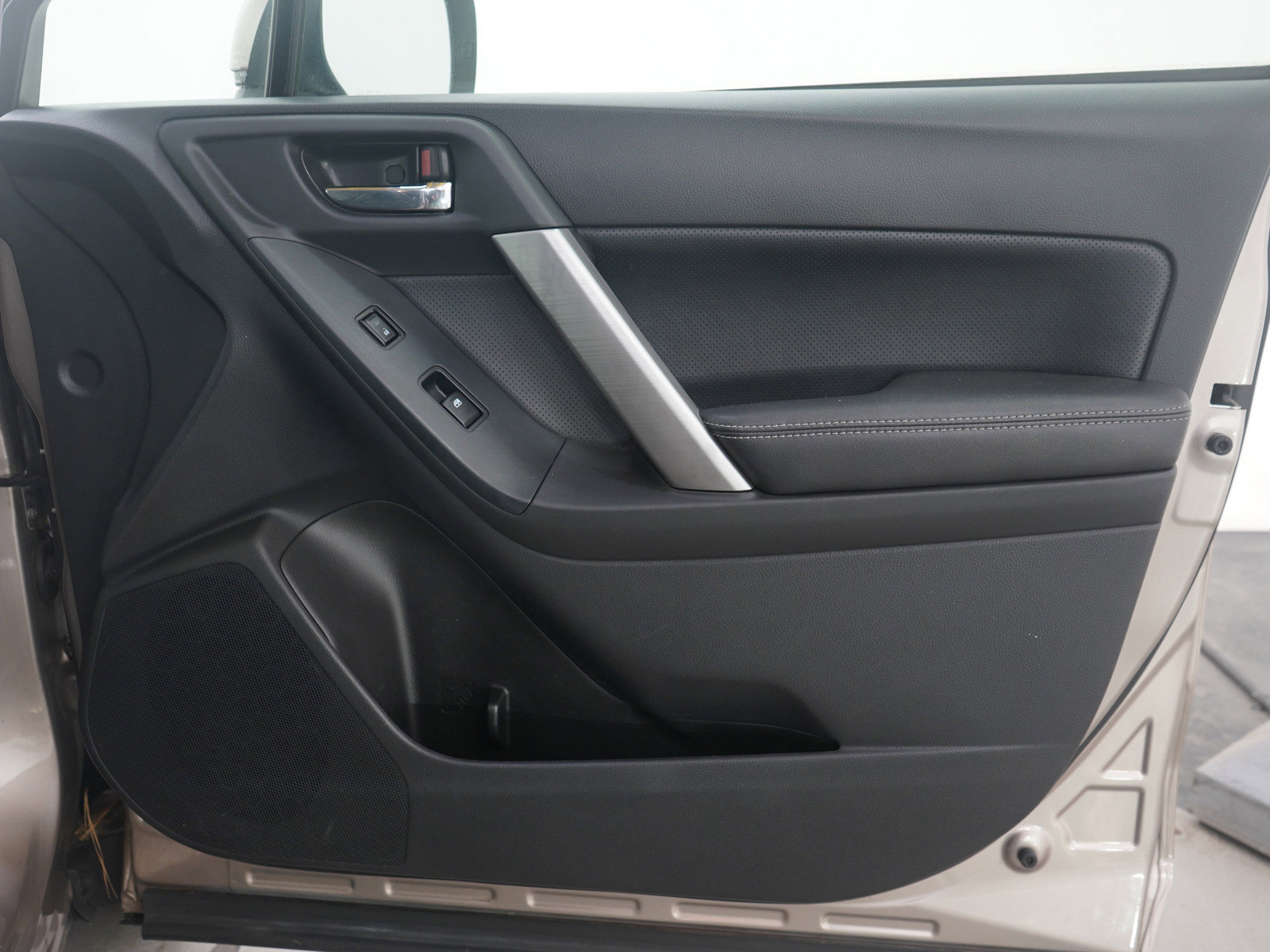 Used 2015 Subaru Forester 2.5i Limited image 12