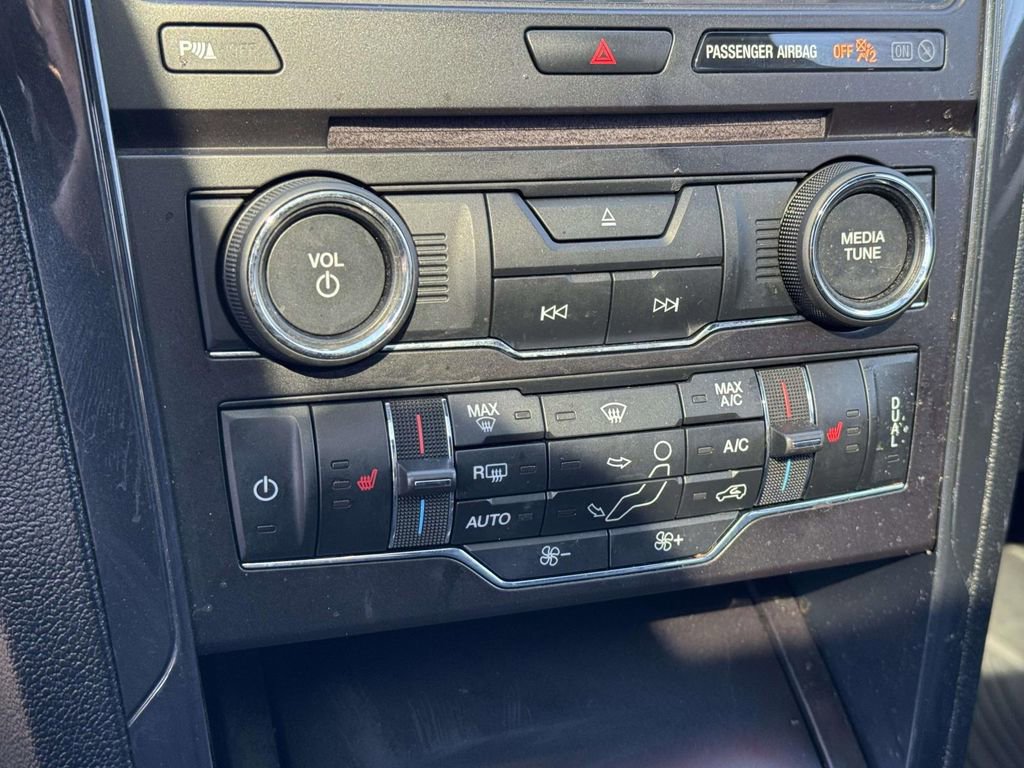 Used 2018 Ford Explorer XLT w/ Equipment Group 202A AWD/4WD image 25