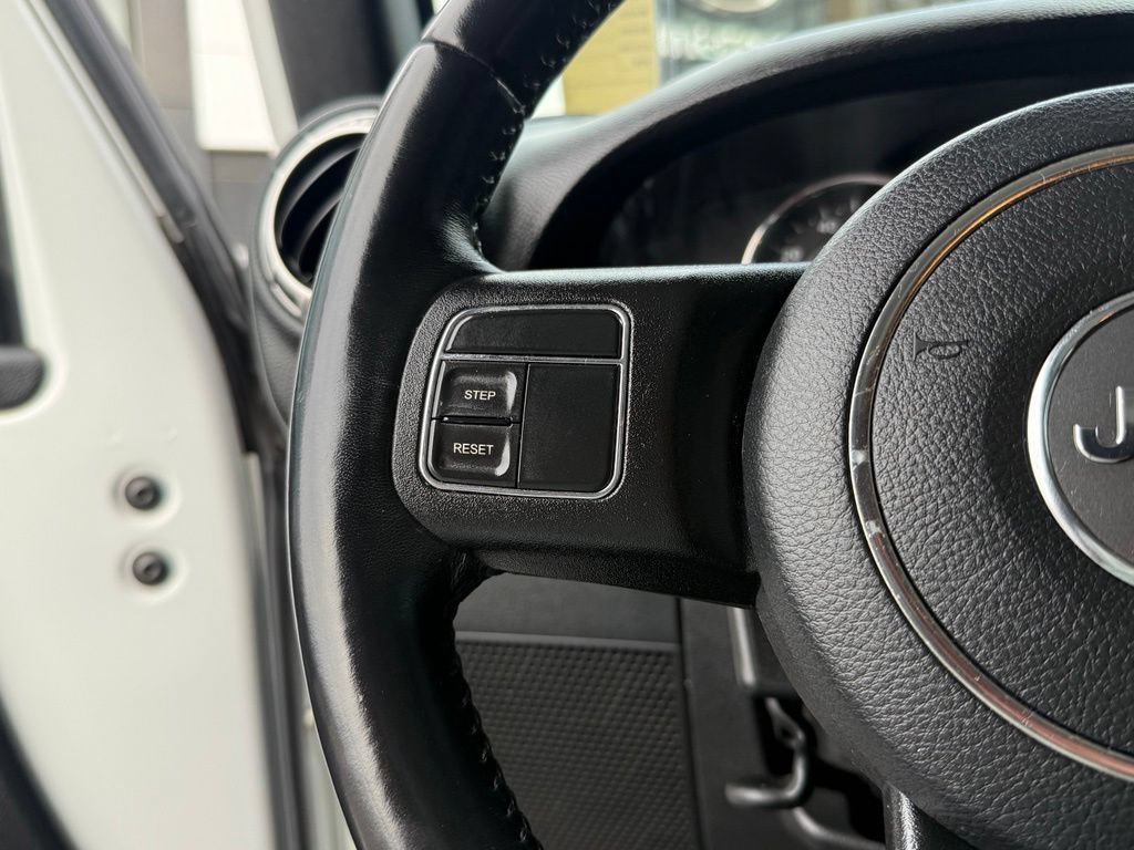 Used 2018 Jeep Wrangler Unlimited Sahara AWD/4WD image 20