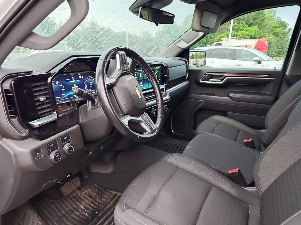 Used 2022 Chevrolet Silverado 1500 LT AWD/4WD image 9