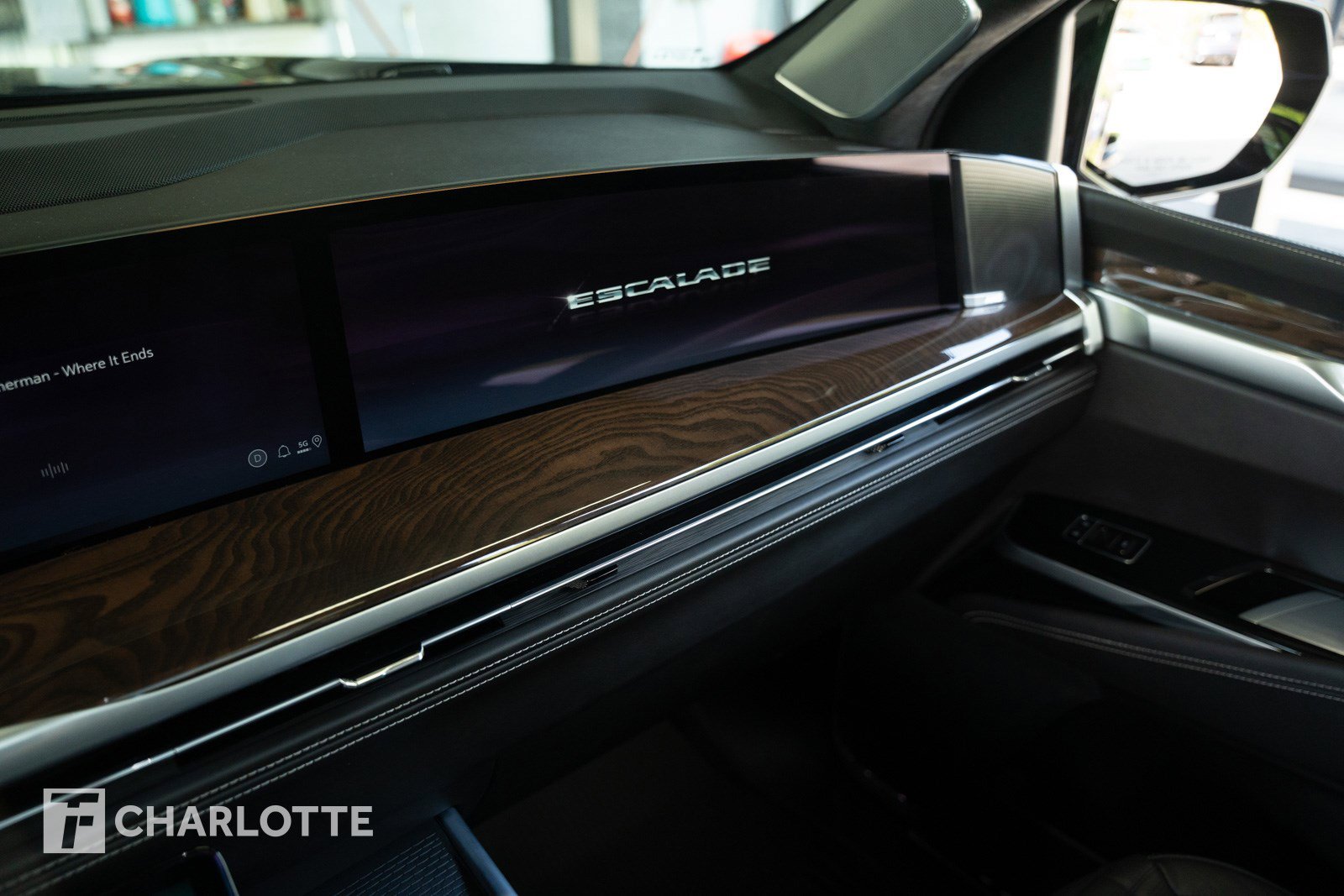 Used 2025 Cadillac Escalade Sport Platinum w/ LPO, Floor Liner Package AWD/4WD image 25