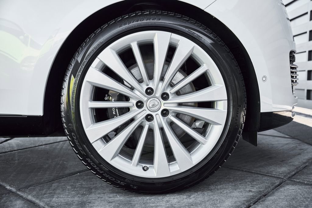 Used 2024 Land Rover Range Rover SV AWD/4WD image 20