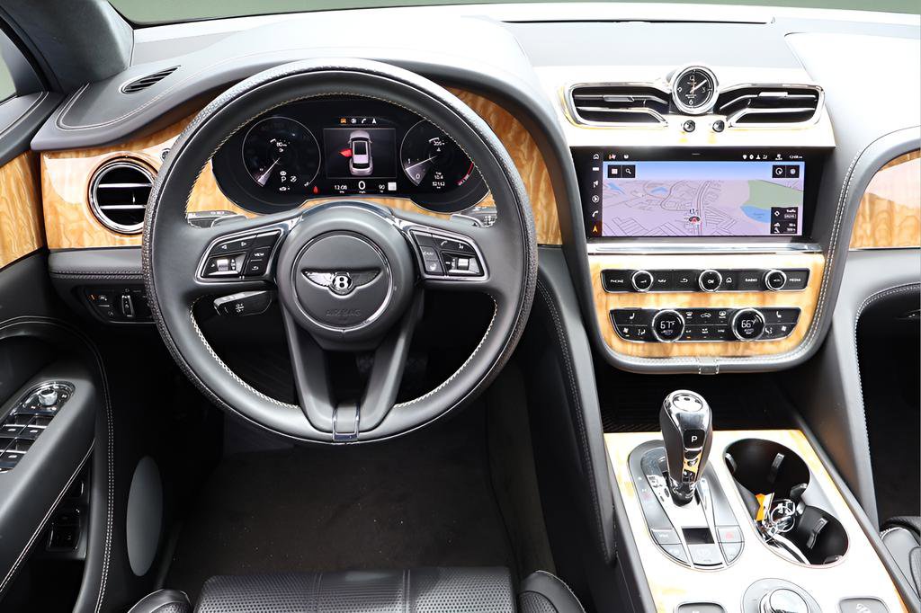 Used 2022 Bentley Bentayga AWD/4WD image 16