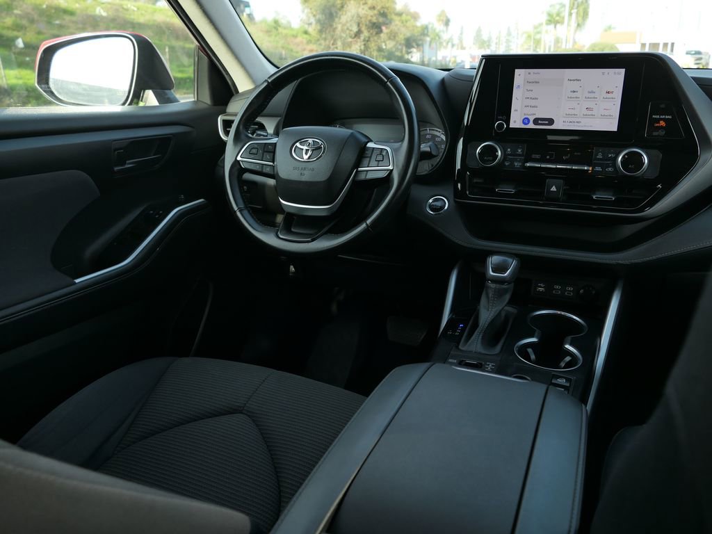 Used 2023 Toyota Highlander XSE image 24