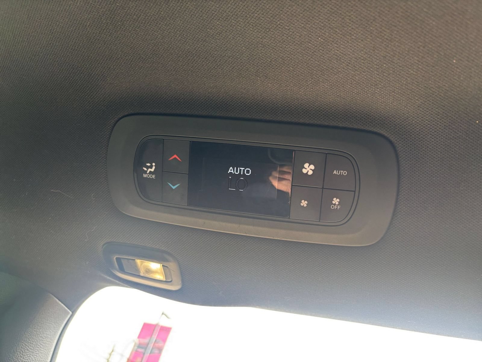 Used 2025 Chrysler Pacifica Limited FWD image 25