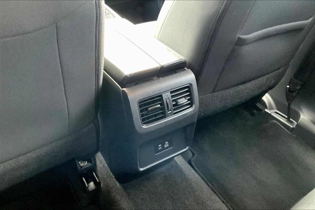 Used 2023 Nissan Rogue SV FWD image 13