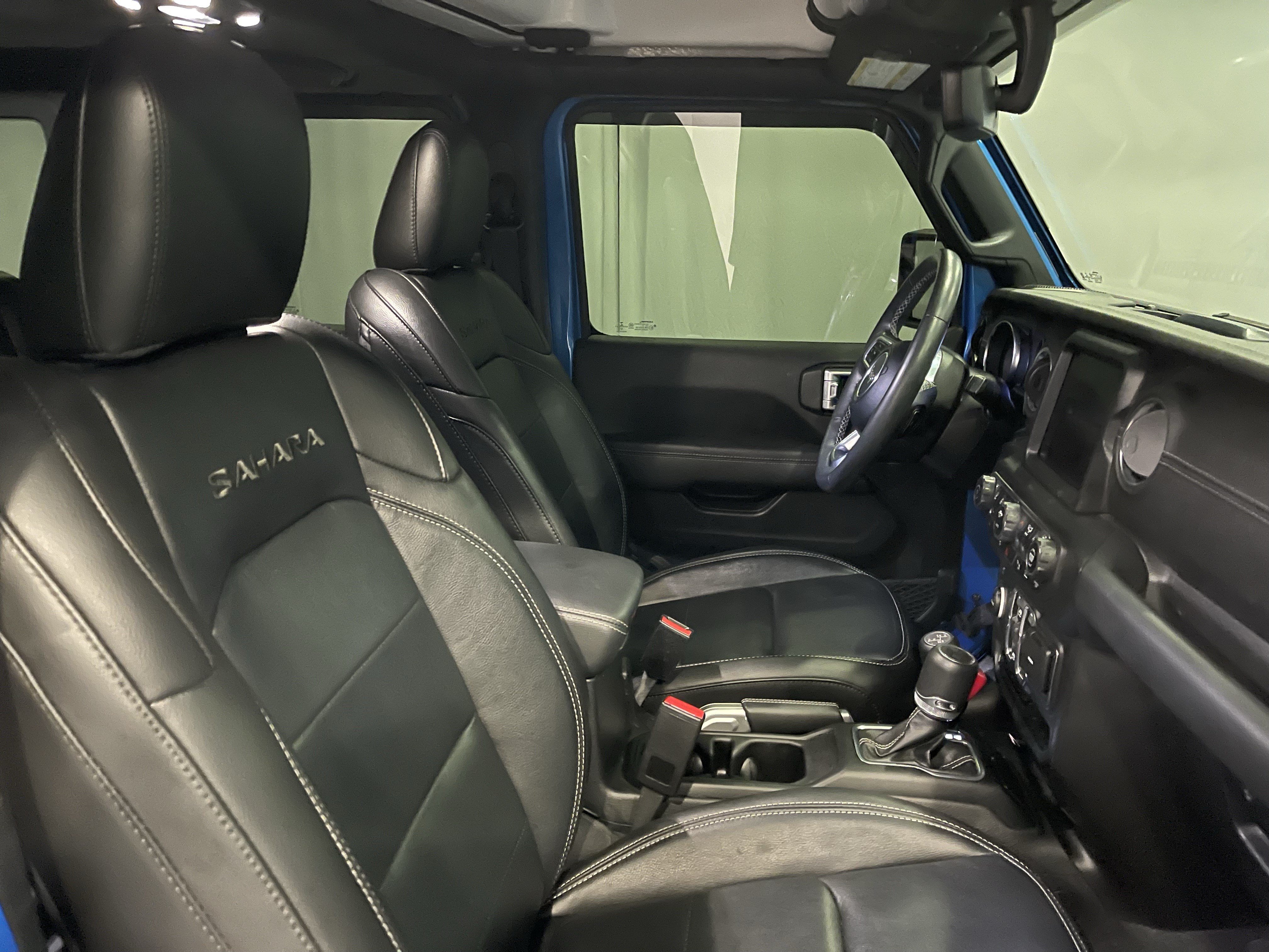 Used 2022 Jeep Wrangler Unlimited Sahara w/ Cold Weather Group AWD/4WD image 15