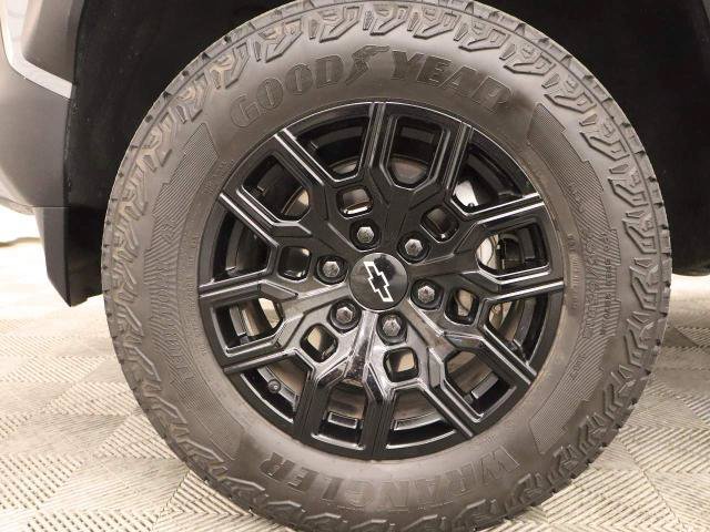 Used 2025 Chevrolet Colorado Trail Boss w/ LPO, Hood Decal Package AWD/4WD image 26