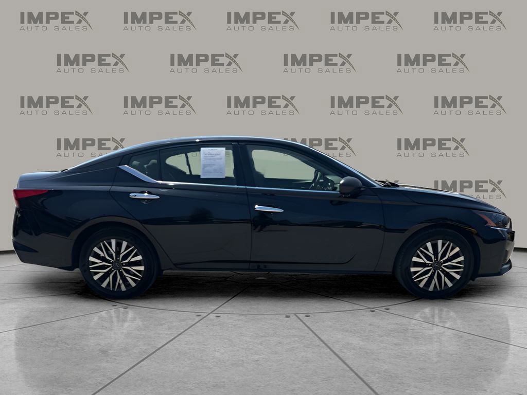 Used 2024 Nissan Altima 2.5 SV FWD image 6