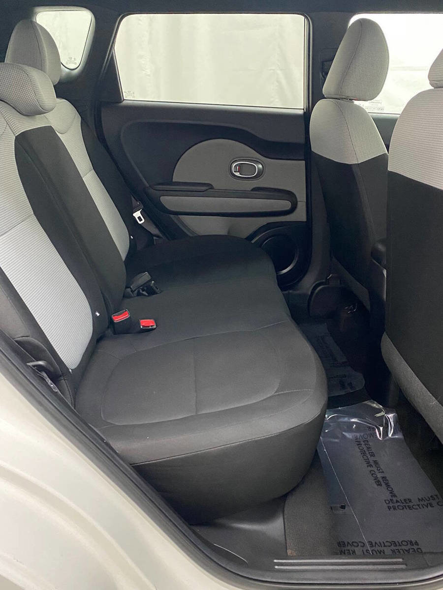 Used 2016 Kia Soul FWD image 12