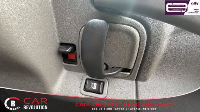 Used 2017 Chevrolet Express 2500 image 22