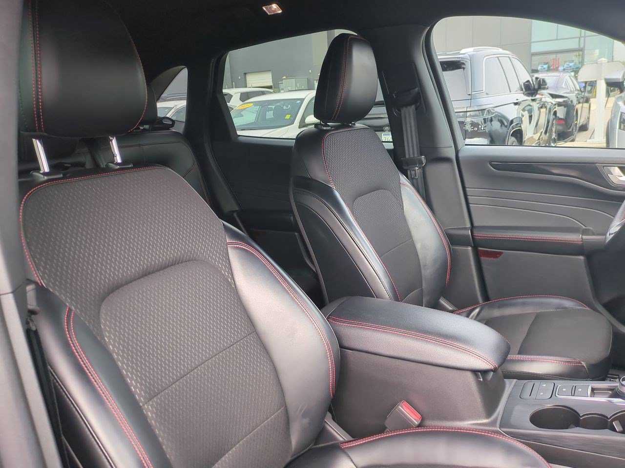 Used 2025 Ford Escape ST-Line Select AWD/4WD image 41