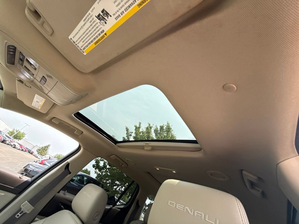 Used 2019 GMC Acadia Denali w/ Technology Package AWD/4WD image 4