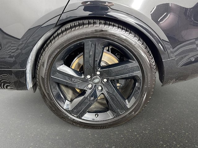 Used 2025 Land Rover Discovery Metropolitan Edition image 33