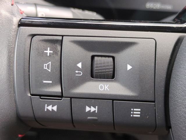 Used 2025 Nissan Kicks SR FWD image 19