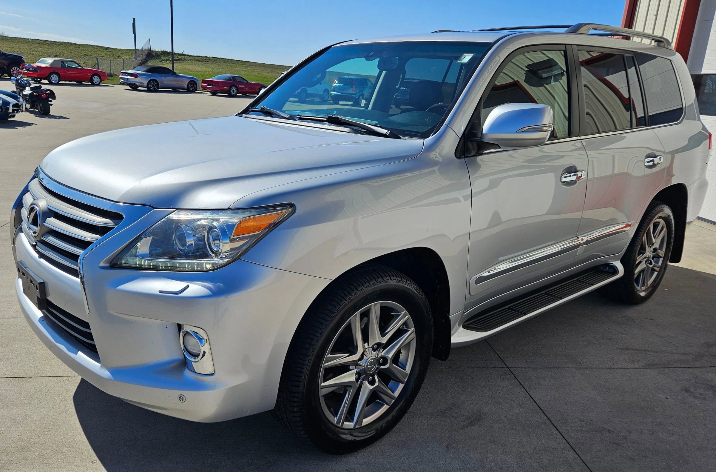 Used 2014 Lexus LX 570 4WD image 3