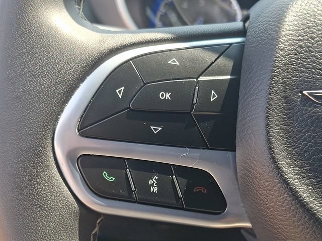 Used 2025 Chrysler Pacifica Select FWD image 21