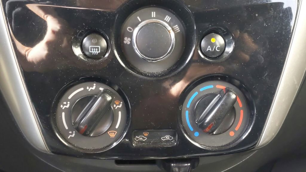 Used 2018 Nissan Versa Note SV image 26