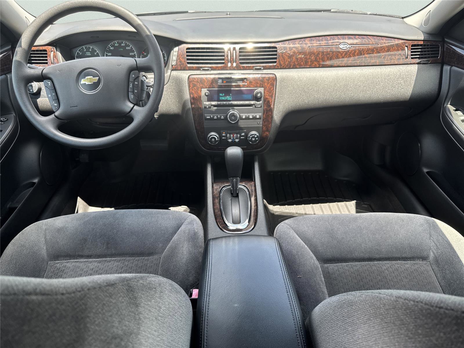 Used 2015 Chevrolet Impala LT w/ LT Sunroof Package FWD image 13