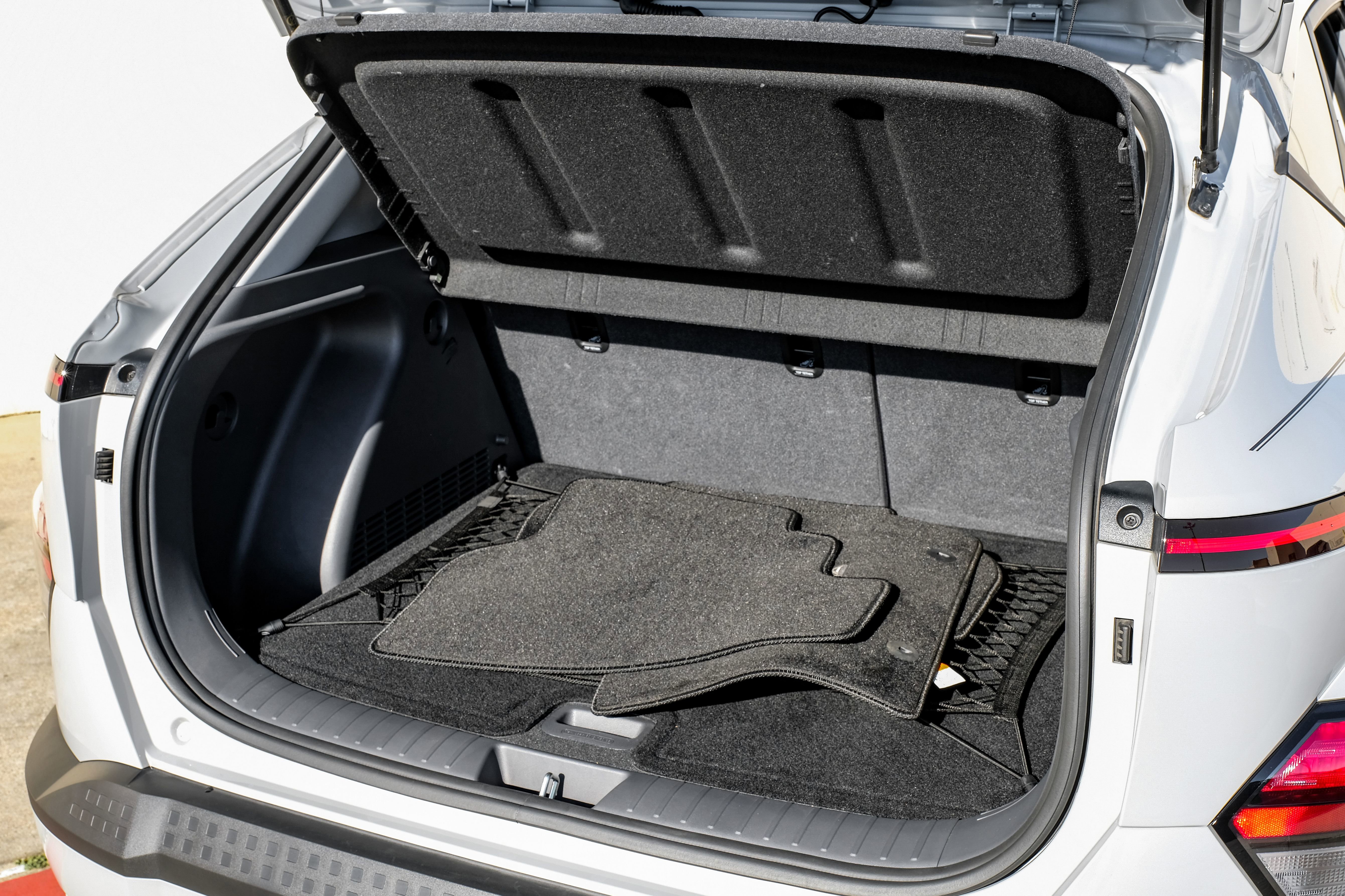 Used 2025 Hyundai Kona SEL FWD image 45