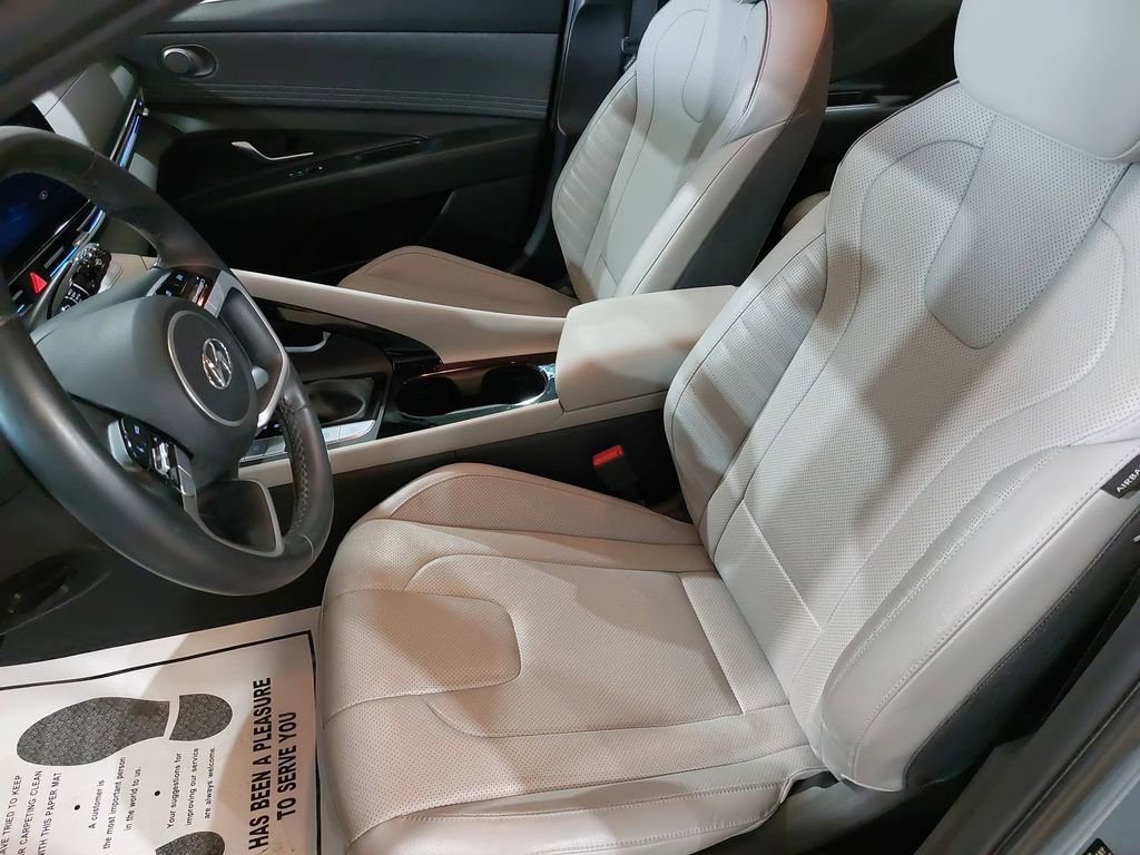 Used 2023 Hyundai Elantra Limited w/ Cargo Package image 16