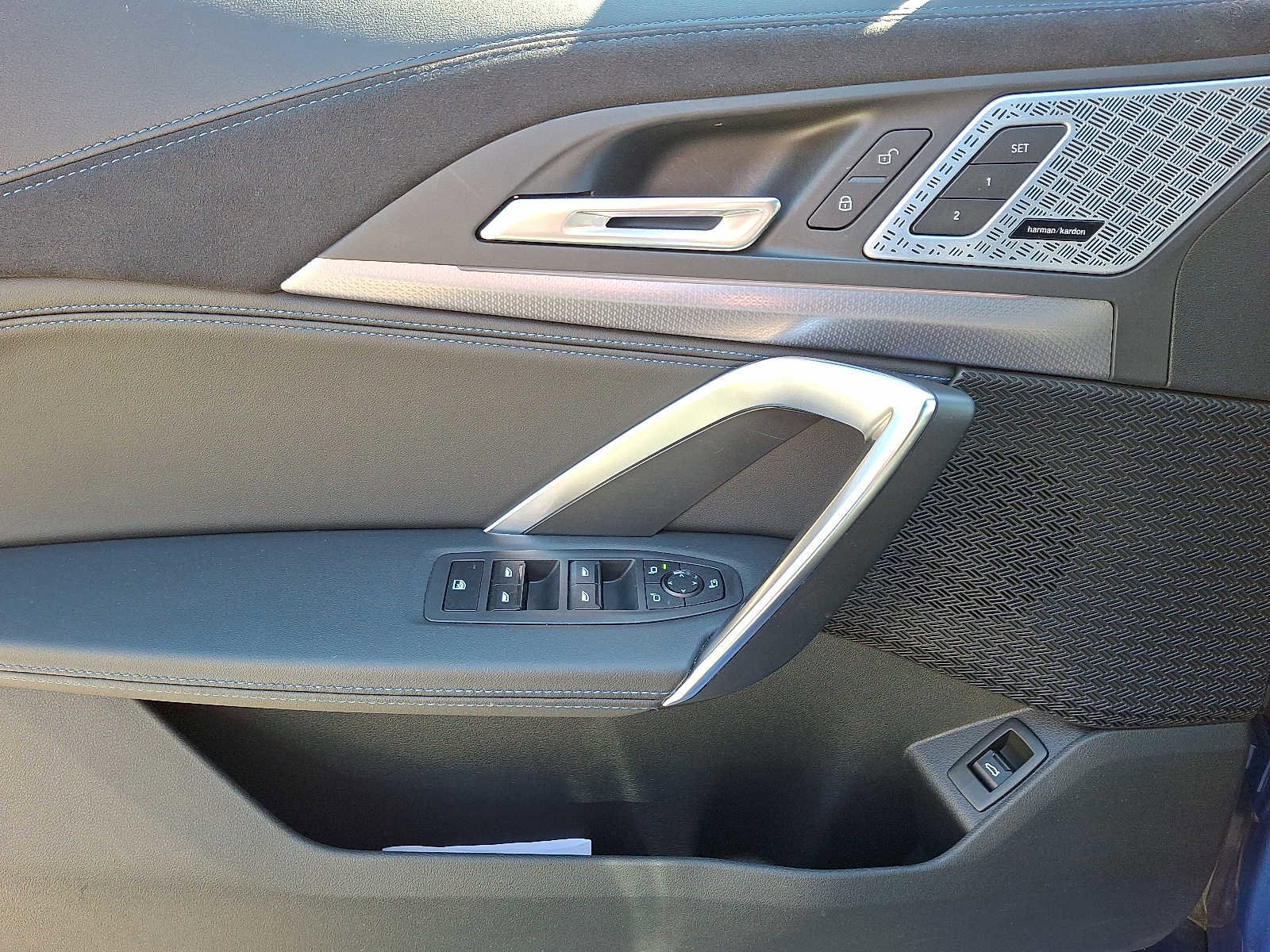 Used 2025 BMW X2 M35i w/ Premium Package image 12