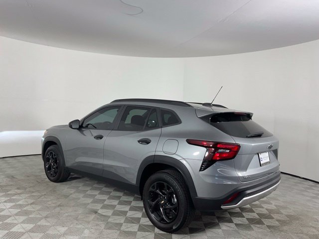 Used 2025 Chevrolet Trax LT FWD image 7