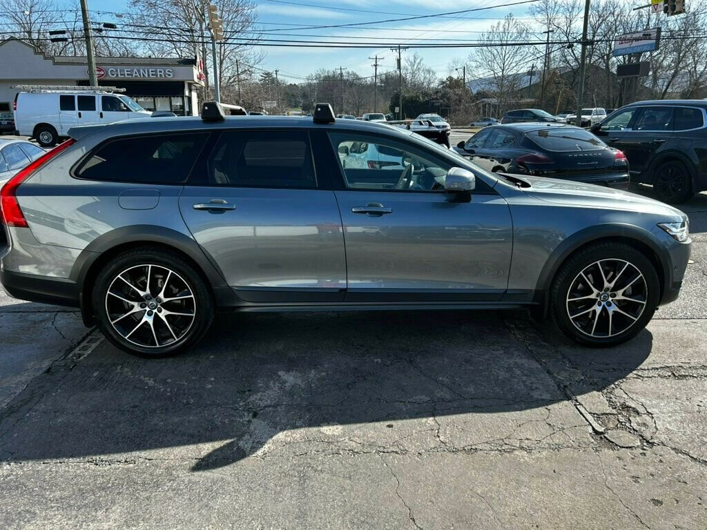 Used 2018 Volvo V90 T6 Cross Country image 6
