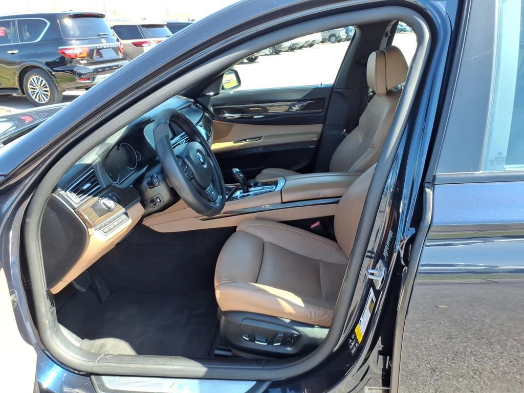 Used 2015 BMW 750Li xDrive AWD/4WD image 4
