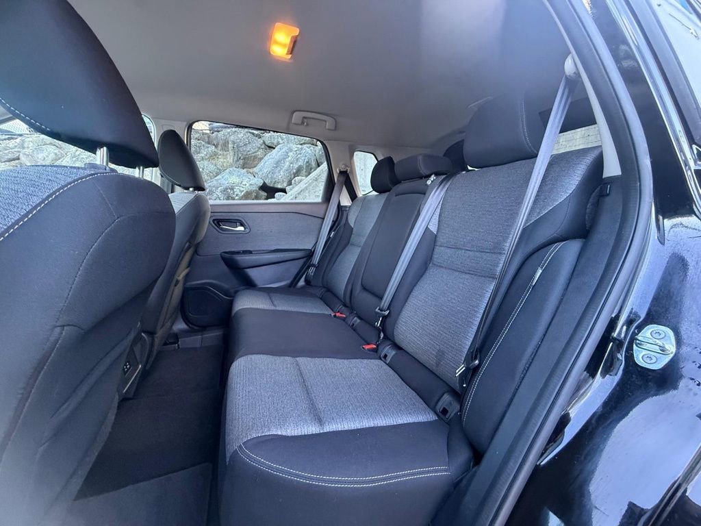 Used 2021 Nissan Rogue SV AWD/4WD image 14