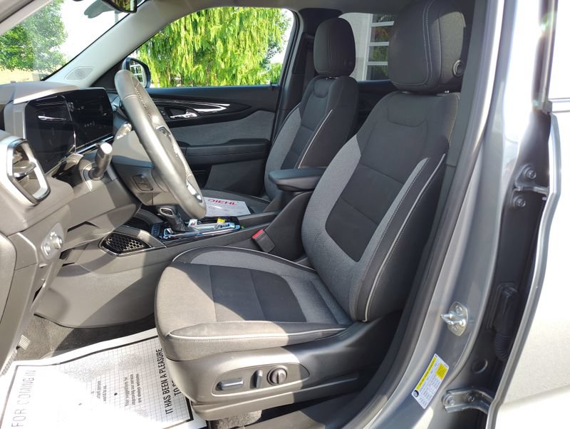 Used 2024 Chevrolet TrailBlazer LT w/ Convenience Package AWD/4WD image 12