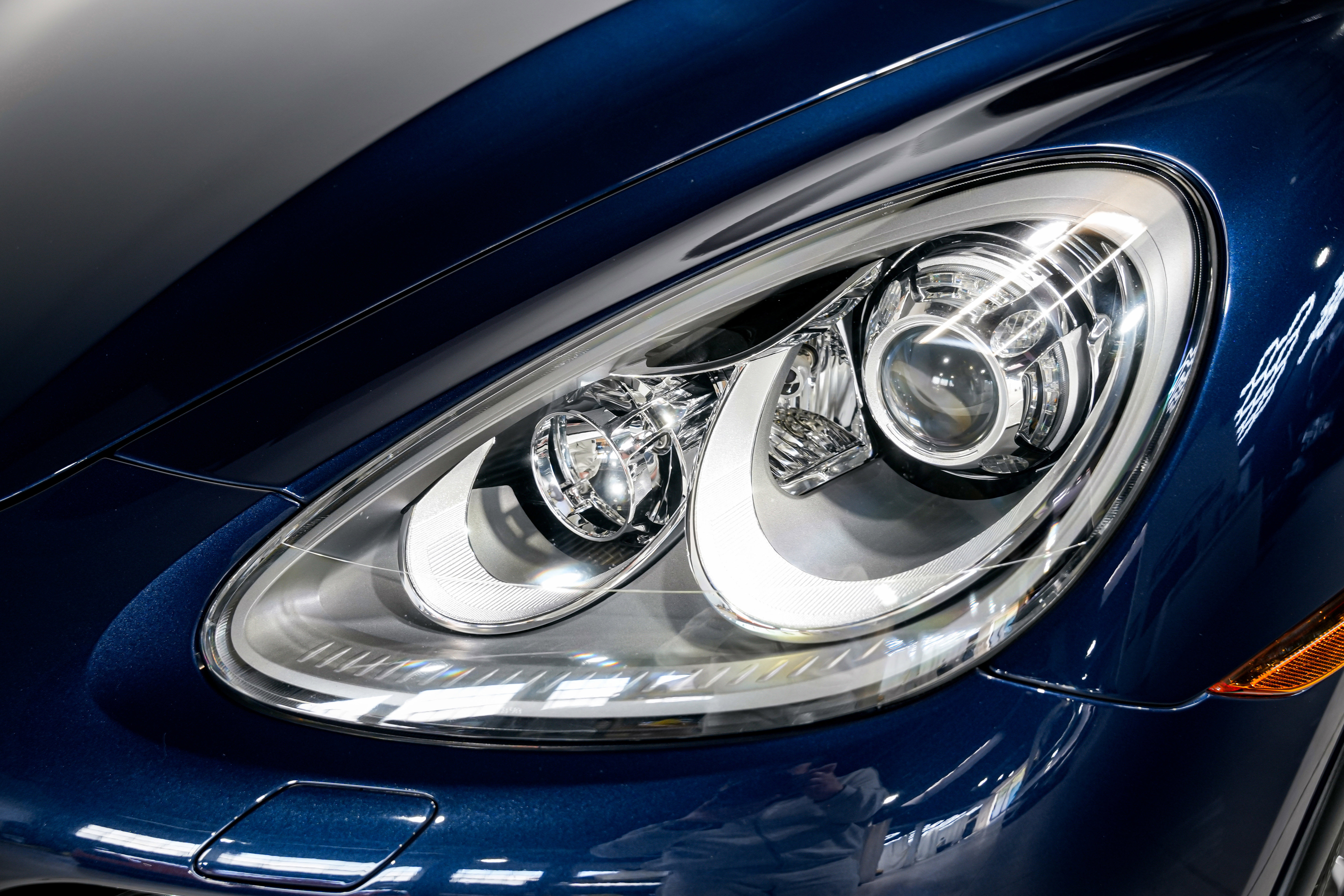 Used 2012 Porsche Cayenne Turbo image 39