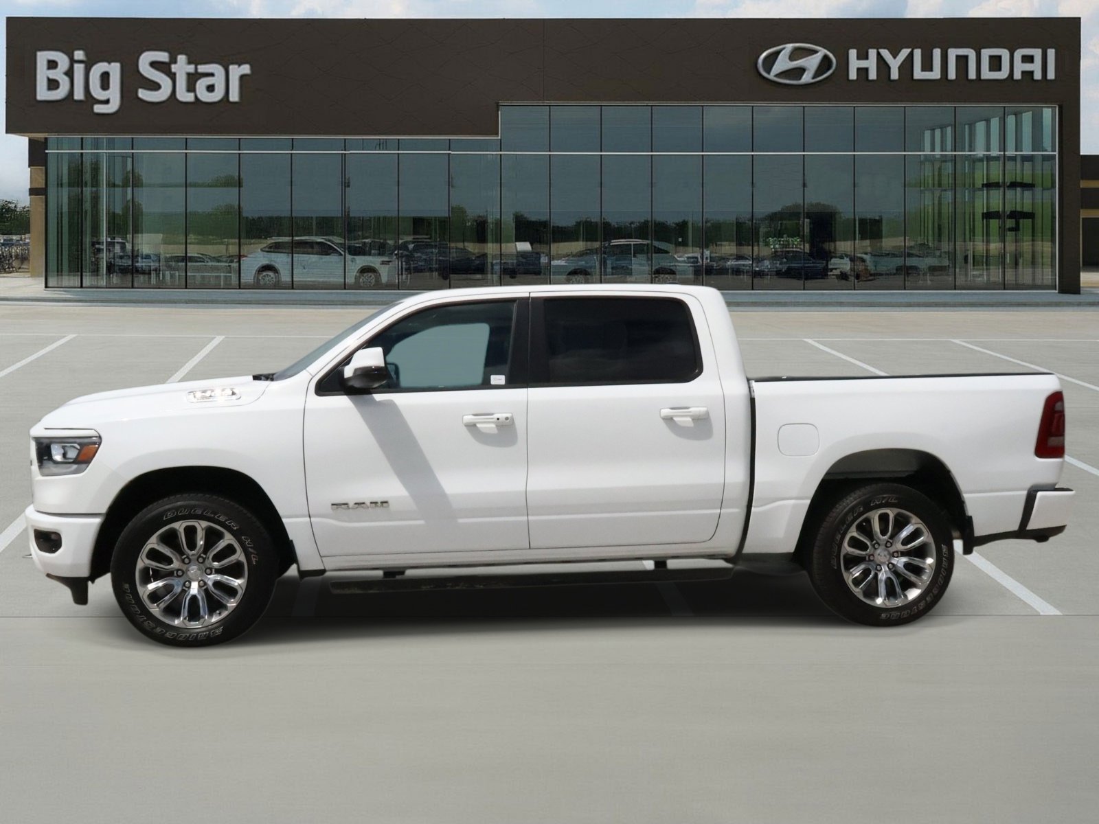 Used 2024 RAM 1500 Laramie AWD/4WD image 2