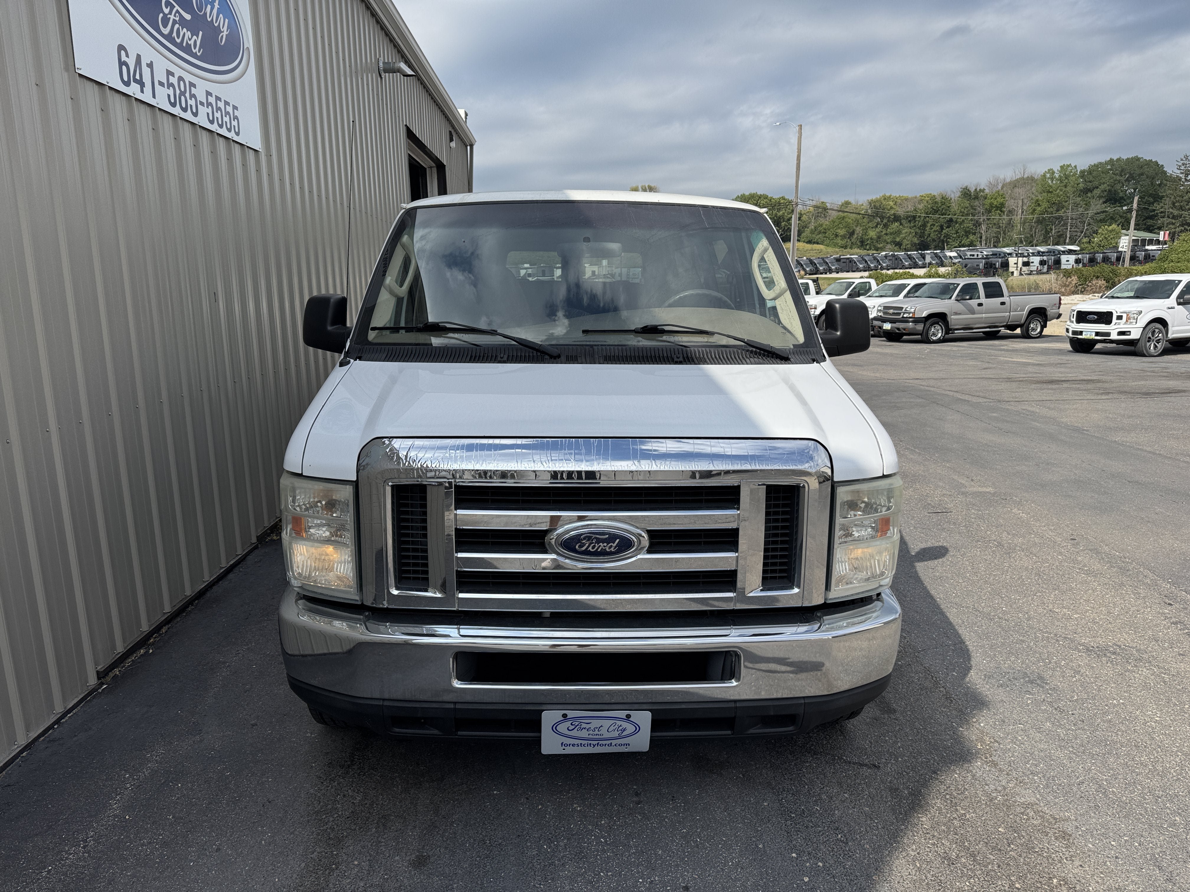 Used 2008 Ford E-350 and Econoline 350 XL RWD image 3